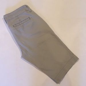ARIZONA JEANS Khaki/Tan Bermuda Shorts - SZ 0